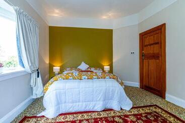 تختخواب و صبحانه The Magnolia Villa Cbd