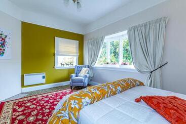 تختخواب و صبحانه The Magnolia Villa Cbd