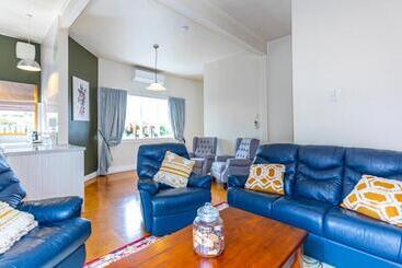 تختخواب و صبحانه The Magnolia Villa Cbd