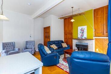 تختخواب و صبحانه The Magnolia Villa Cbd