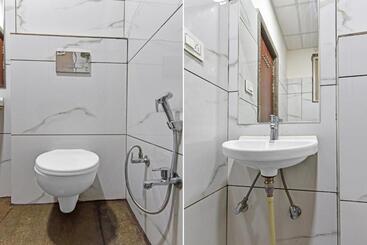 Collection O 70296 Hotel Sarover