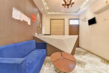 Collection O 70296 Hotel Sarover