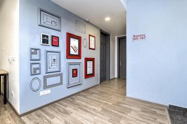 Collection O 70296 Hotel Sarover