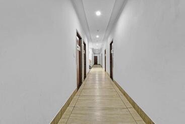 Collection O 70296 Hotel Sarover