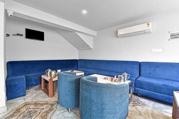 Collection O 70296 Hotel Sarover