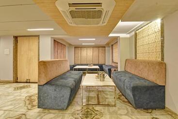 Collection O 70296 Hotel Sarover