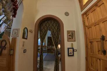 هتل Alexander Lodge