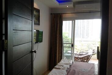 هتل Apartments Sea View Wongamat Privacy Condo