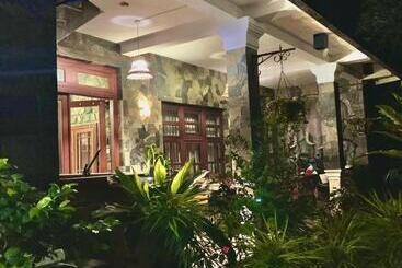 هتل Diyon Holiday Bungalow