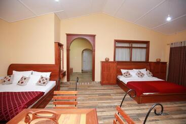 هتل Diyon Holiday Bungalow