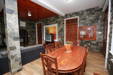 هتل Diyon Holiday Bungalow
