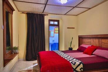 هتل Diyon Holiday Bungalow