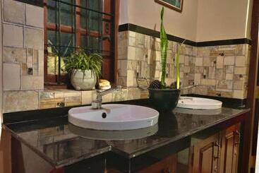 هتل Diyon Holiday Bungalow