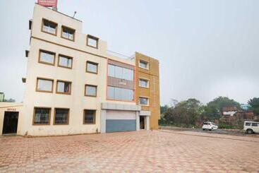 هتل Spot On Yamuna Banquet & Resort