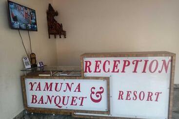 هتل Spot On Yamuna Banquet & Resort