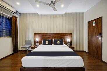 هتل Townhouse Oak Passport Inn