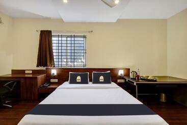 هتل Townhouse Oak Passport Inn