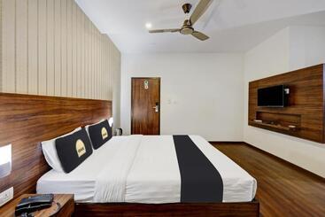 هتل Townhouse Oak Passport Inn
