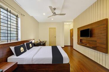 هتل Townhouse Oak Passport Inn