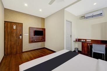 هتل Townhouse Oak Passport Inn
