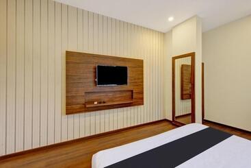 هتل Townhouse Oak Passport Inn