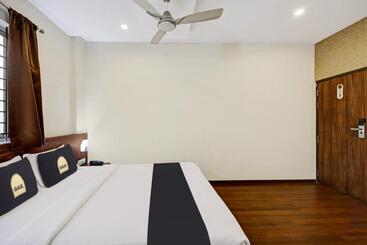هتل Townhouse Oak Passport Inn