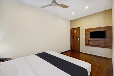 هتل Townhouse Oak Passport Inn