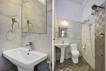 هتل Townhouse Oak Passport Inn