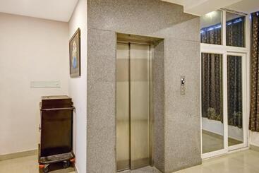 هتل Townhouse Oak Passport Inn
