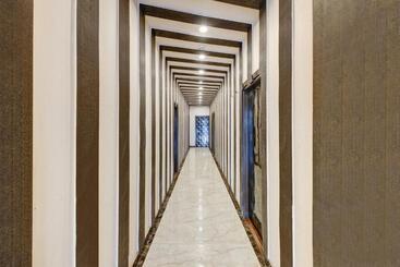 هتل Townhouse Oak Passport Inn