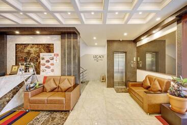 هتل Townhouse Oak Passport Inn