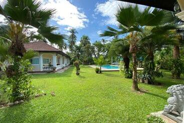 پانسیون Palm Gardens Resort, Bang Saphan
