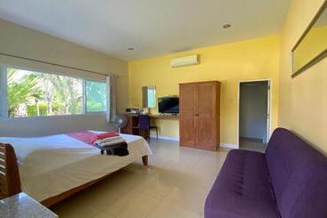 پانسیون Palm Gardens Resort, Bang Saphan