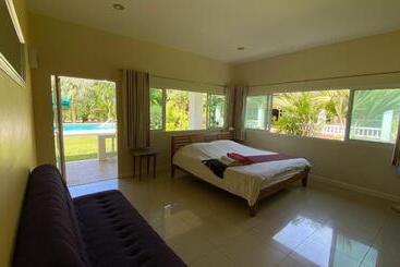 پانسیون Palm Gardens Resort, Bang Saphan
