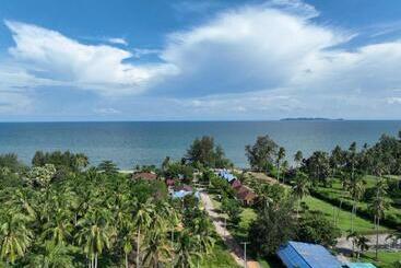 پانسیون Palm Gardens Resort, Bang Saphan