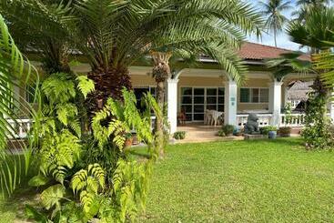 پانسیون Palm Gardens Resort, Bang Saphan