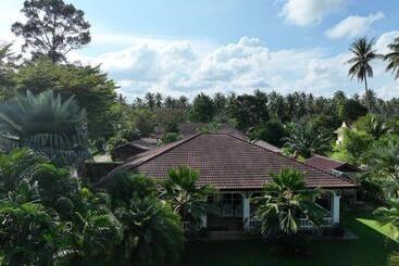 پانسیون Palm Gardens Resort, Bang Saphan