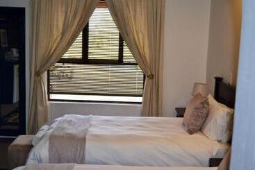 پانسیون The Venue And Guestrooms On Site