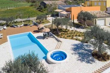استراحتگاه Dimora Villa Ada
