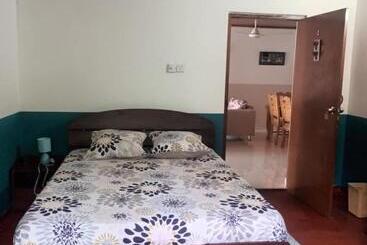 Bed and Breakfast Lovely Flowers In Mount Lavinia