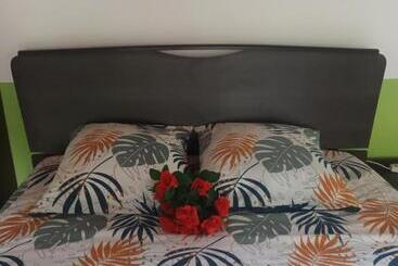 Bed and Breakfast Lovely Flowers In Mount Lavinia