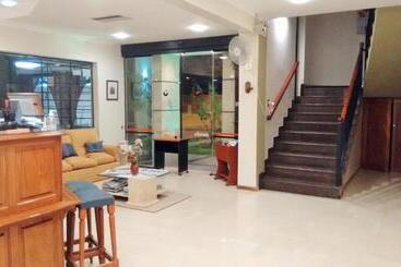 هتل Escala Uno