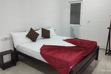 هتل Laxsume Guest House Nilaveli