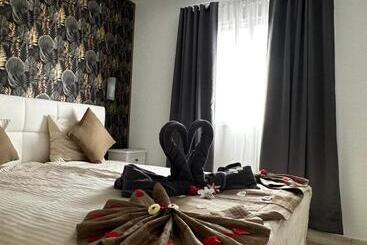 هتل Paradise Resort   Fkk Swinger & Nudist Couples Only