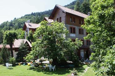هتل Tirolo