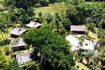 هتل Eco Lodge Village Temanoha