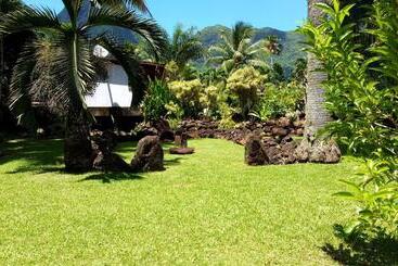 هتل Eco Lodge Village Temanoha