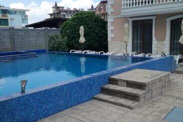 پانسیون Guest House Aristokrat