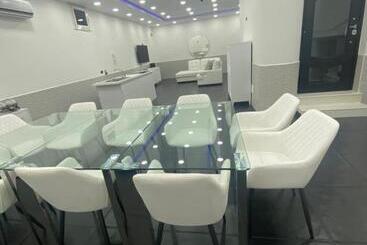 پانسیون Lux House