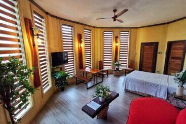 استراحتگاه Castle View Hotel Samal